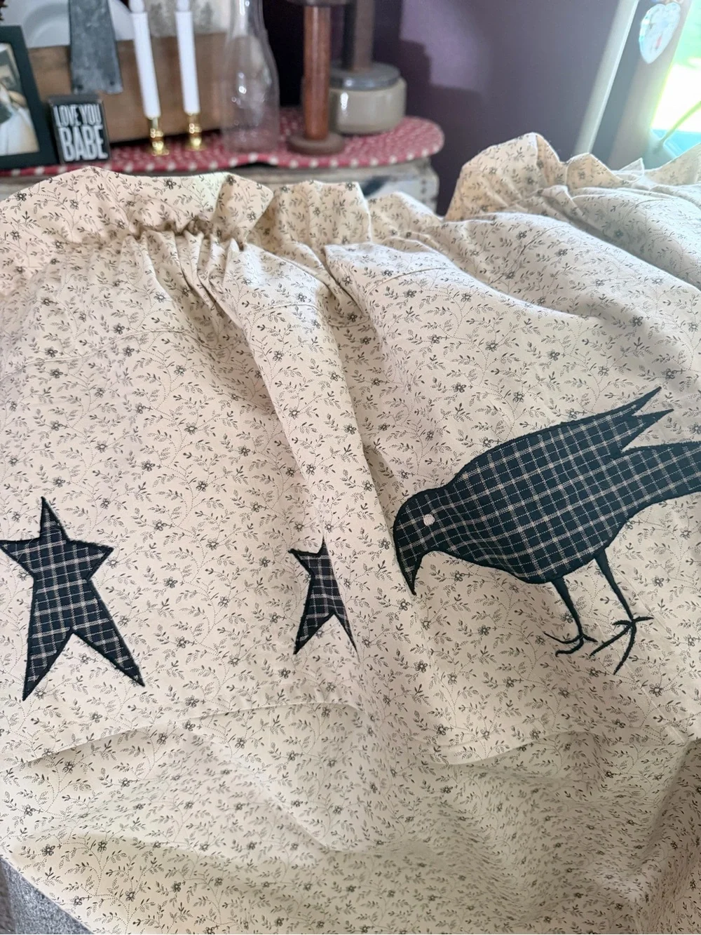 Kettle grove country curtains w/attached appliqué crow &star valance 40x84 tan
